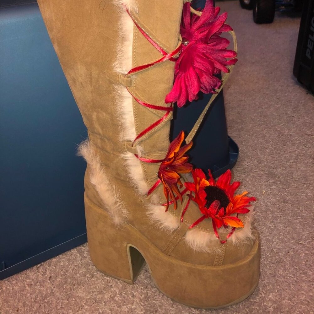 Demonia Tan 311 Camels